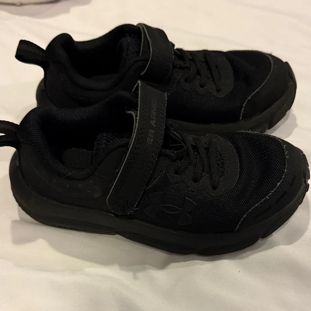 Under Armour Kids Black Hook-and-Loop Sneakers